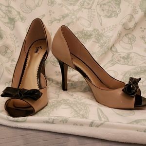 Peep toe Womens pumps